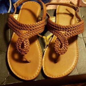 Girls wheat sandals